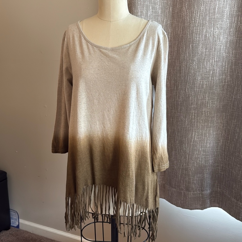 Umgee,  size small,  ombre tan to brown
